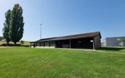 Cabane en Verchère (terrain de football)